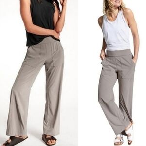 Athleta wide leg Chelsea pant size 8 in light asphalt